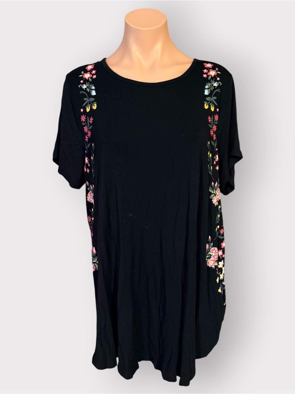 Torrid Women’s 2X Black Floral Graphic Print Super Soft Short Sleeve Tee Tunic